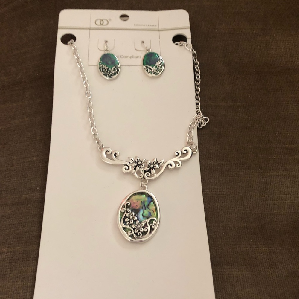 4-sale OO Abalone Costume Necklace Set- 513 $15 or $12 w/offer